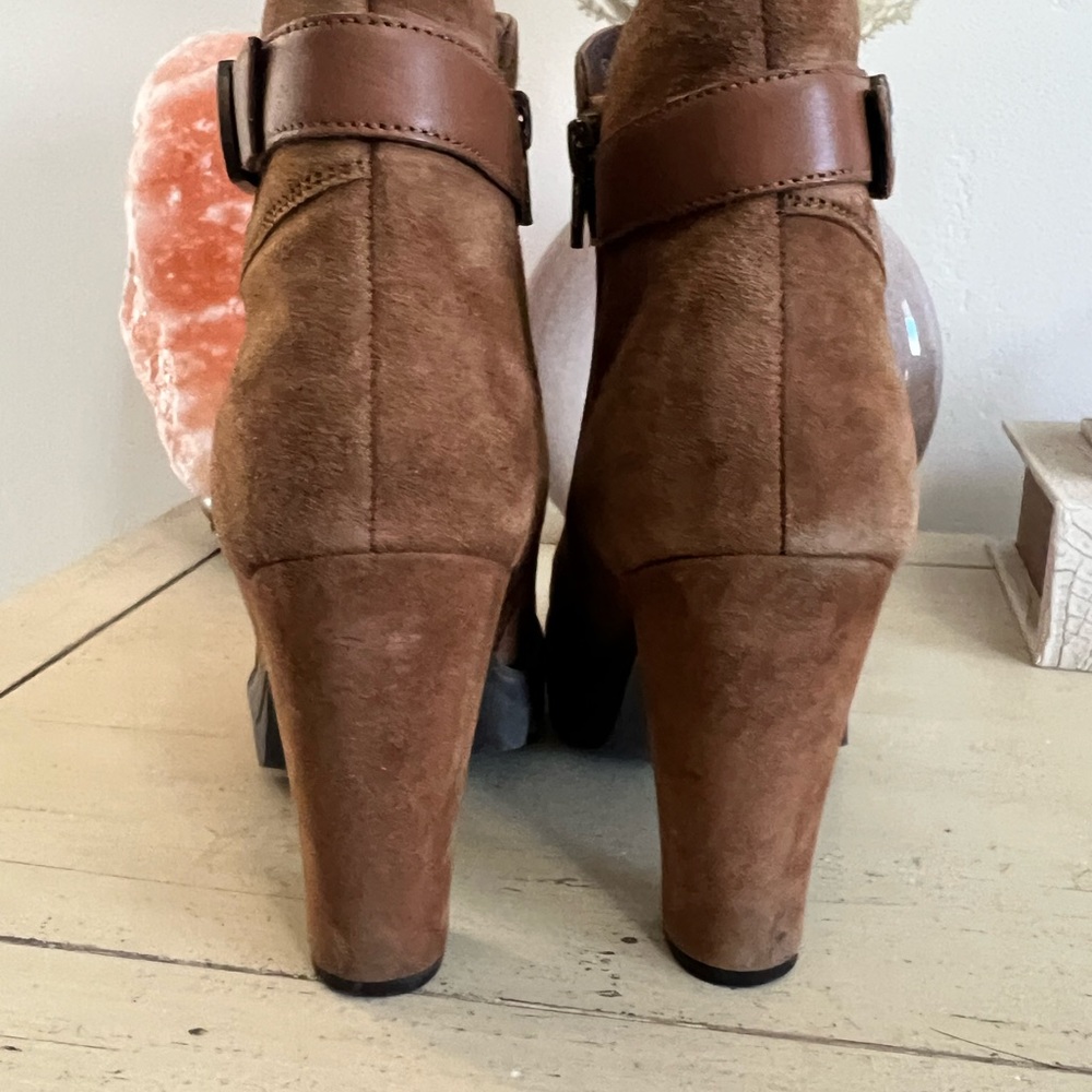 Size 7 - Picture 6 of 7